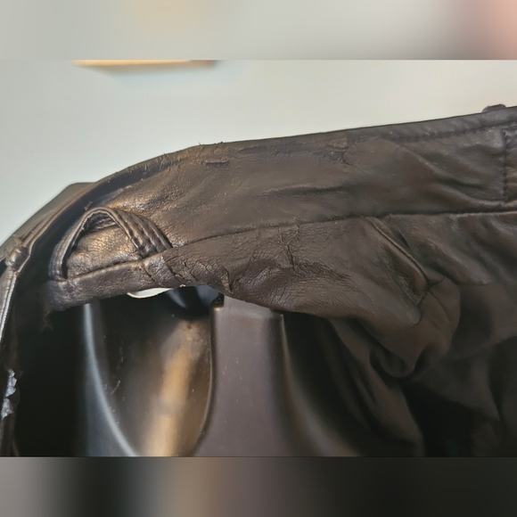 HOLLISTER FAUX LEATHER JACKET - DISTRESSED STYLE - SIZE SMALL - Picture 7 of 8